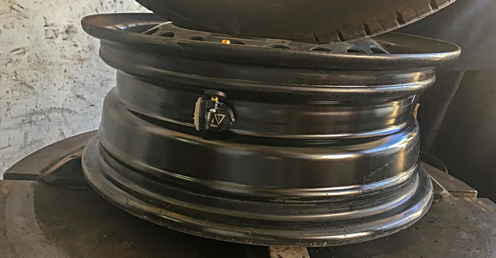 Localização do sensor de pressão de pneus E1609807829627