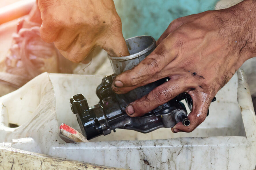 How to Clean a Throttle Body & Which Cleaner To Use? Mechanic Base