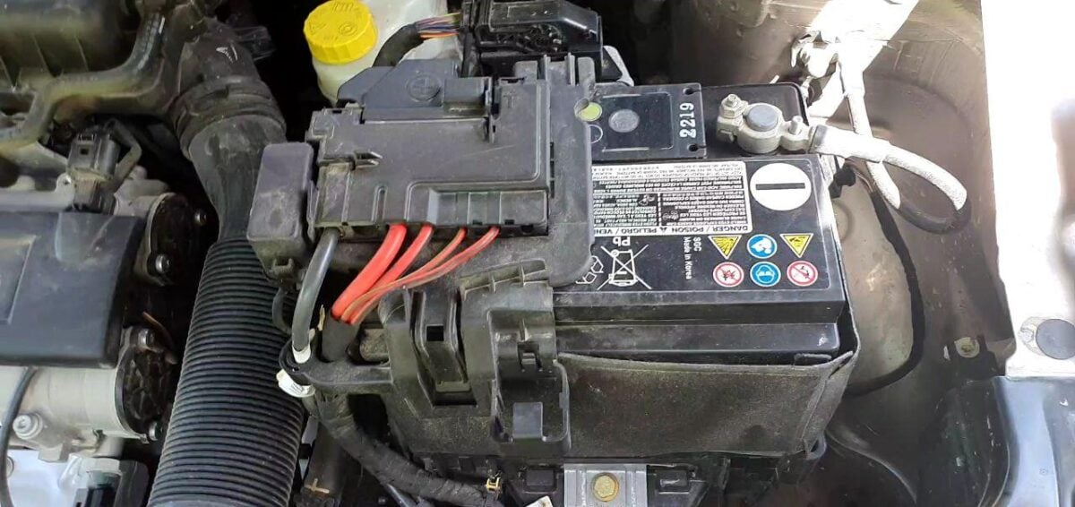 How To Disconnect A Car Battery Safely Mechanic Base