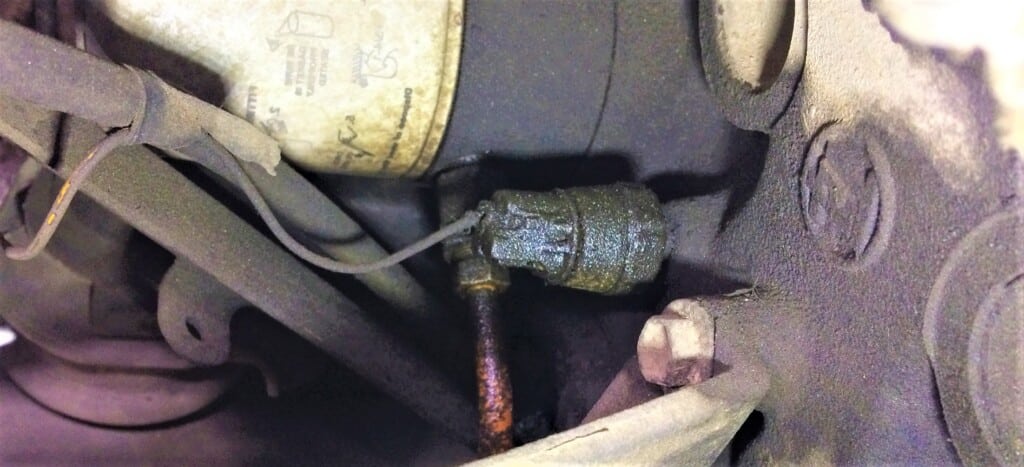 oil pressure sensor location