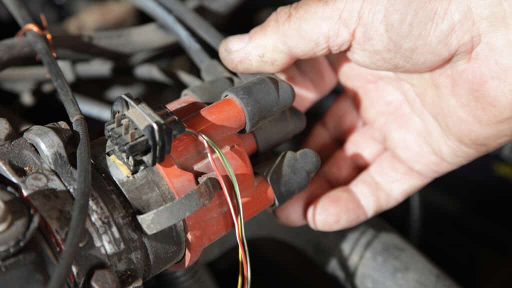 Symptoms Of A Cracked Distributor Cap