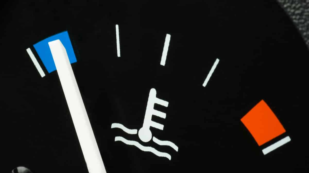 7-reasons-your-car-temperature-gauge-stays-on-cold-fixes