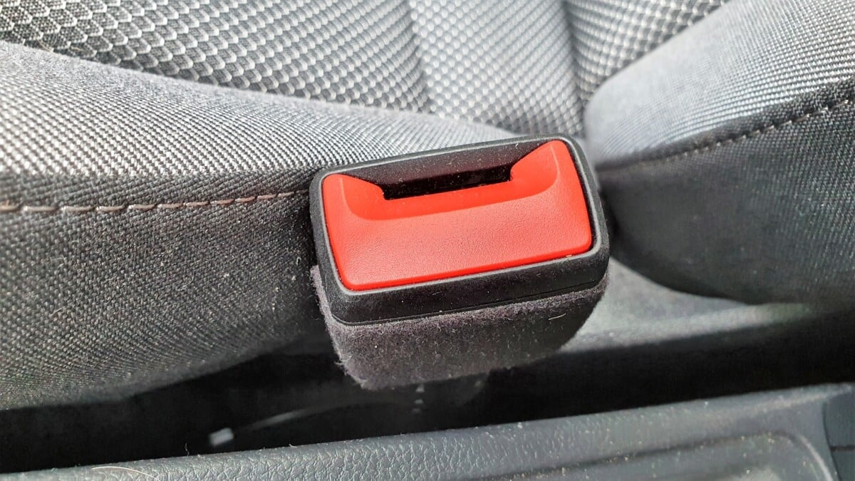 How to Fix a Broken Seat Belt Buckle (6 Steps)