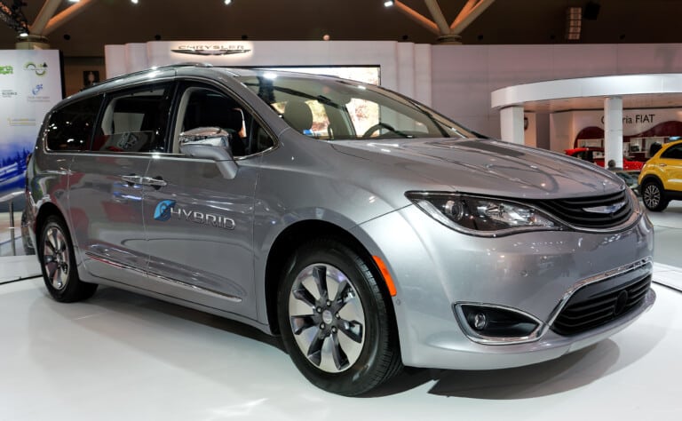 10 Best 7-Seater Electric and Hybrid Cars to Buy (2023)