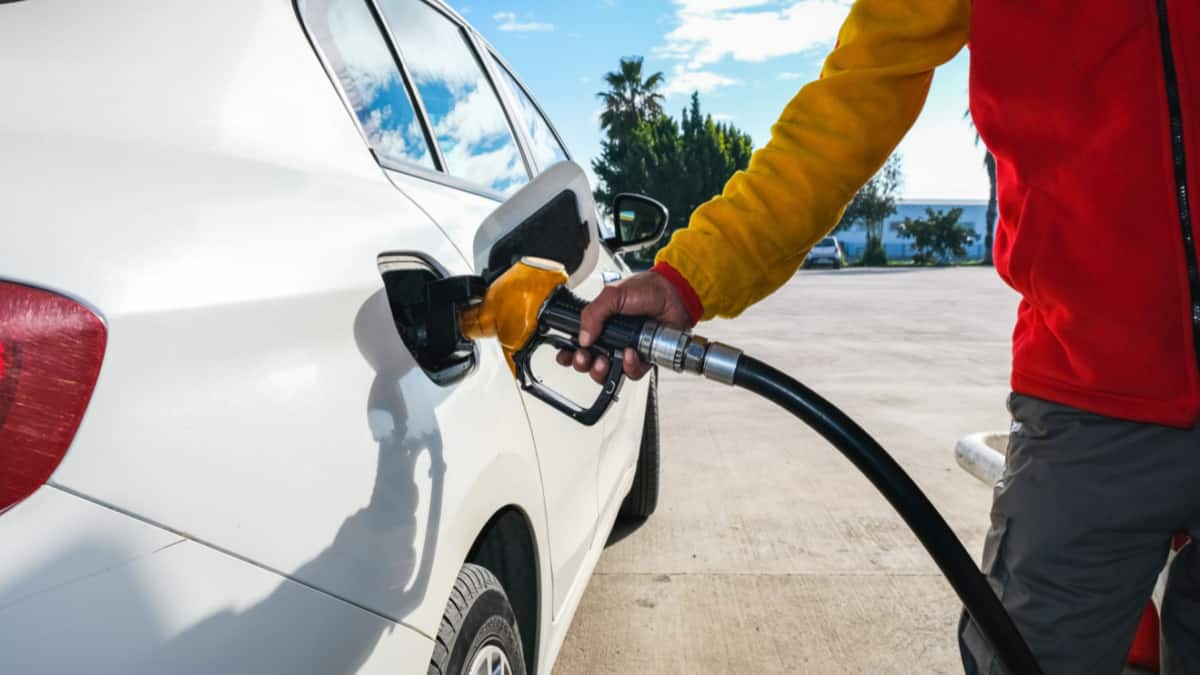 Refuel car gas station