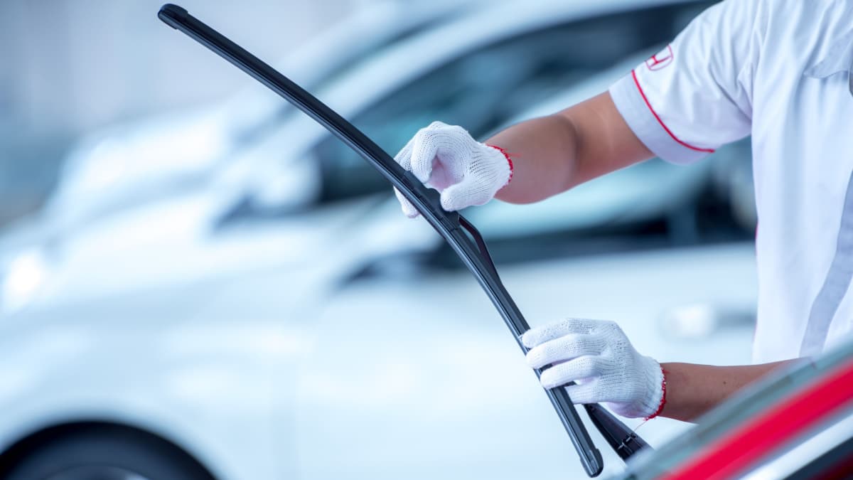 How to Change Windshield Wiper Blades At Home