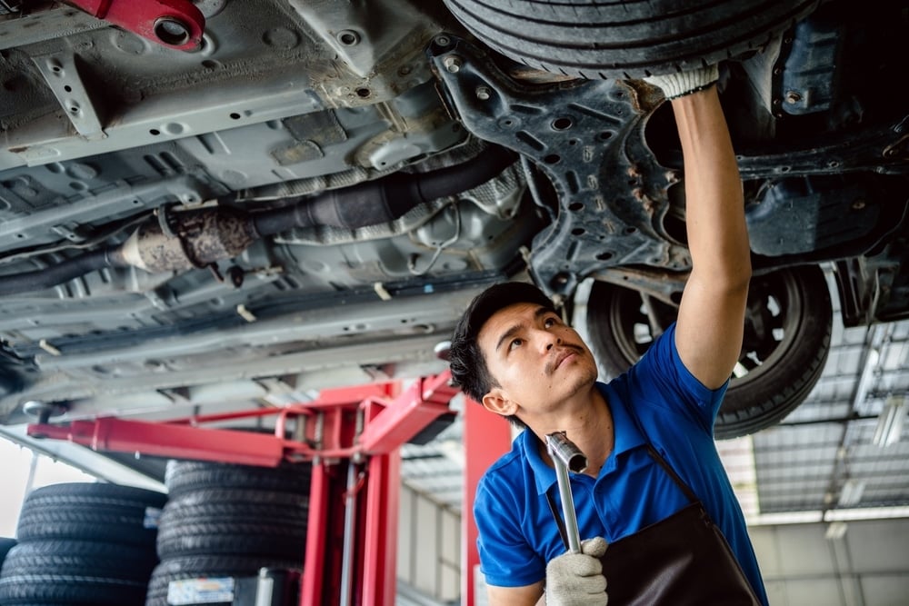 mechanic check suspension