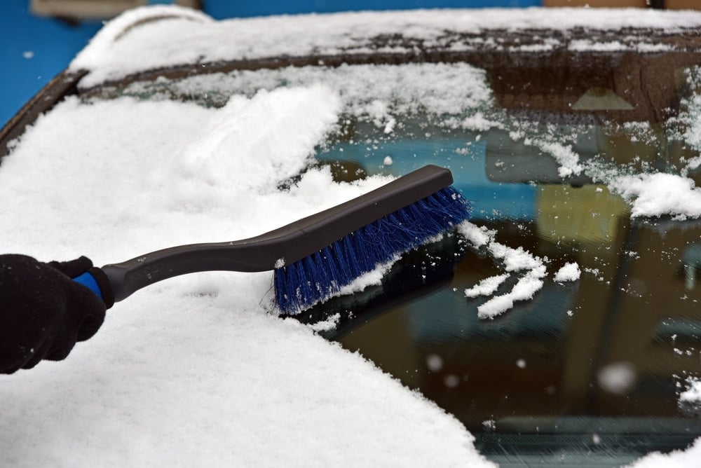 remove snow from windshield