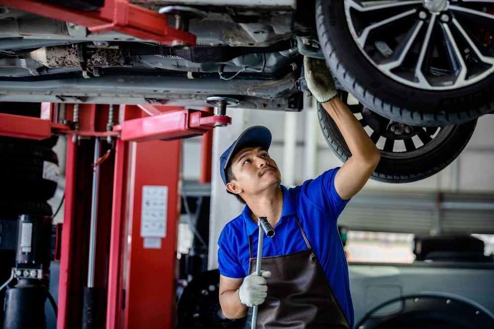 mechanic inspect suspension