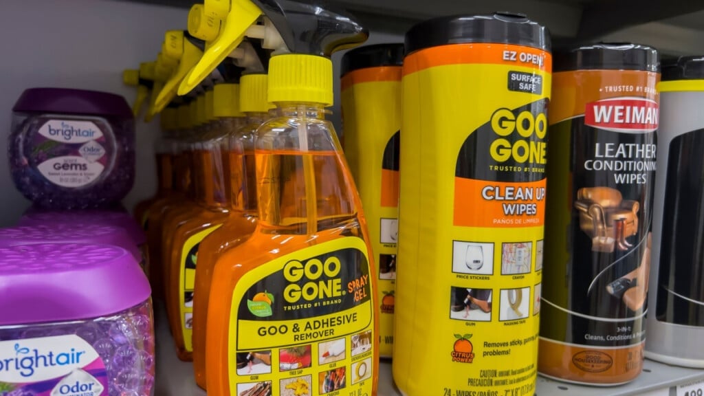 is-goo-gone-safe-on-car-paint