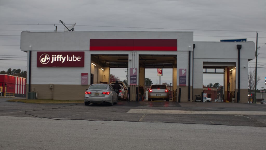 Should You Get An Oil Change At Jiffy Lube Or Valvoline?