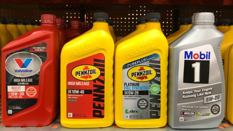 The Key Differences Between Castrol Edge and Mobil 1 Oil - Featured Image